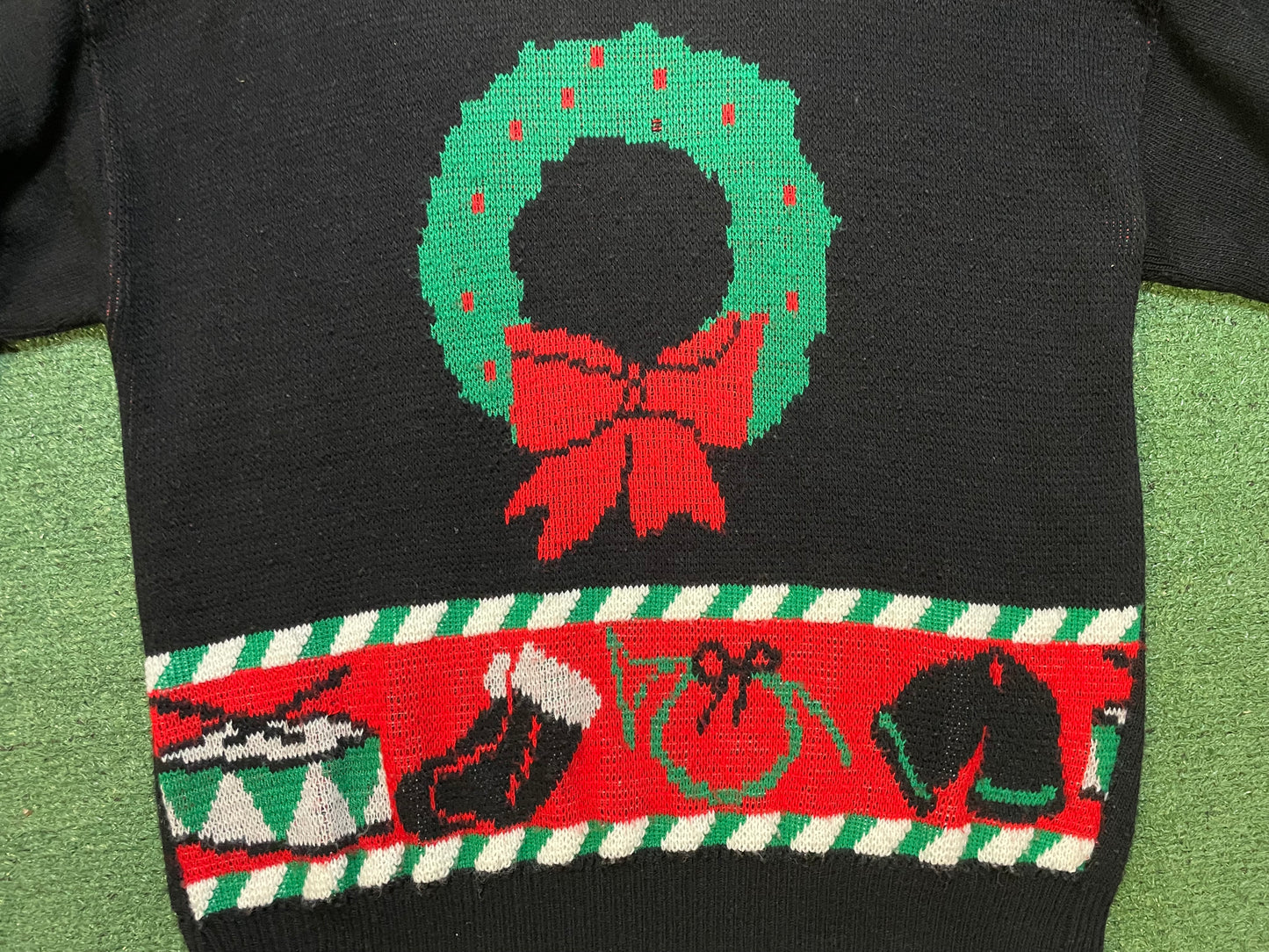 Vintage Cabin Creek wreath knit crewneck