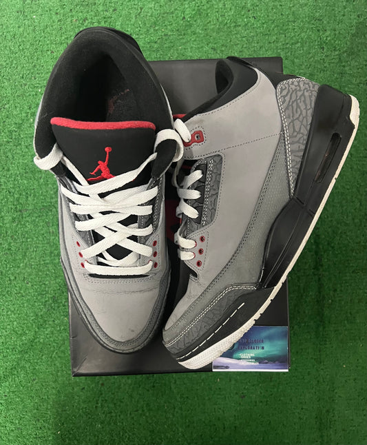 Air Jordan 3 stealth size 10men/11.5women