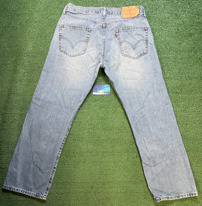 Vintage Levi’s 501 light wash jeans