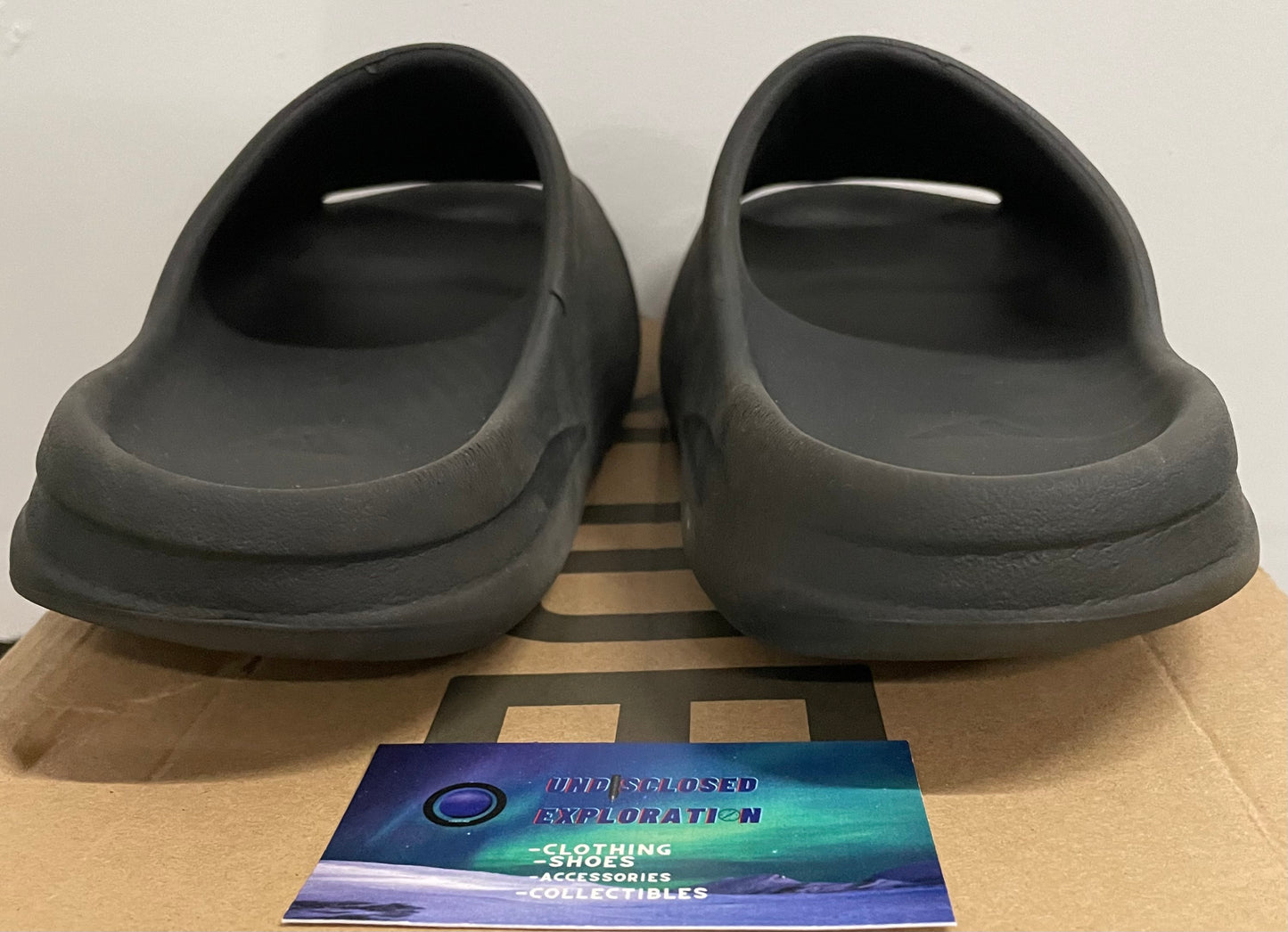 Yeezy slide onyx size 11men/12.5women