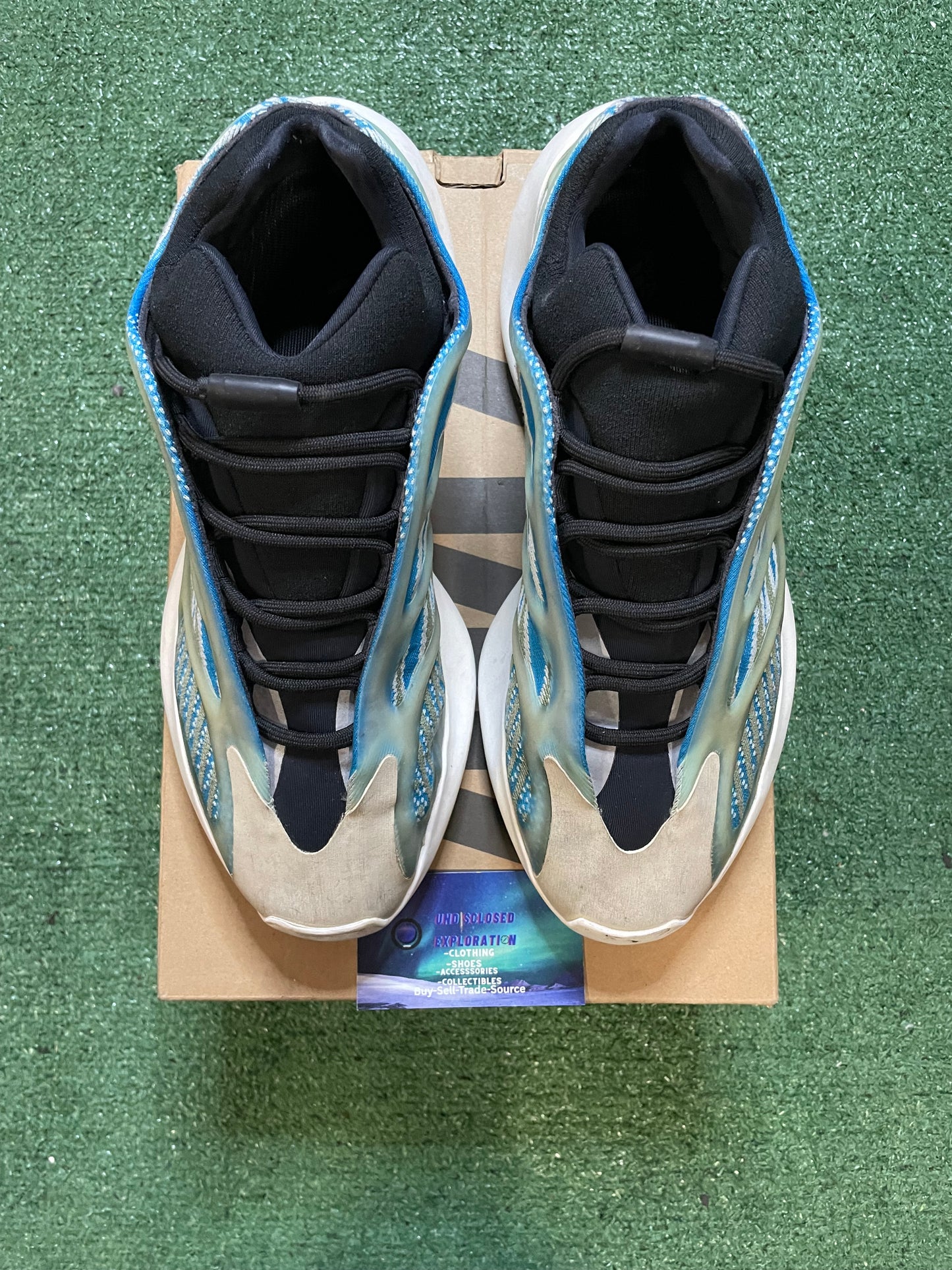 Yeezy 700 Azareth V3 size 10.5men/12women