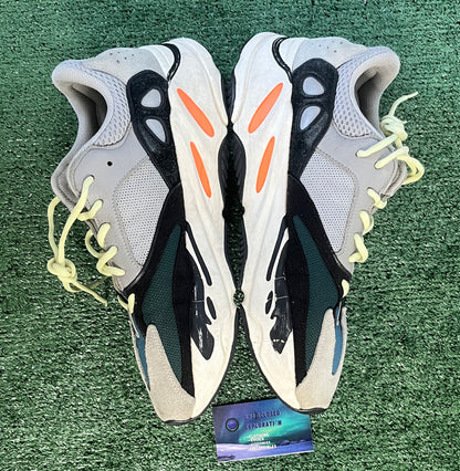 Adidas Yeezy Boost 700 Wave Runner size 12men/13.5women