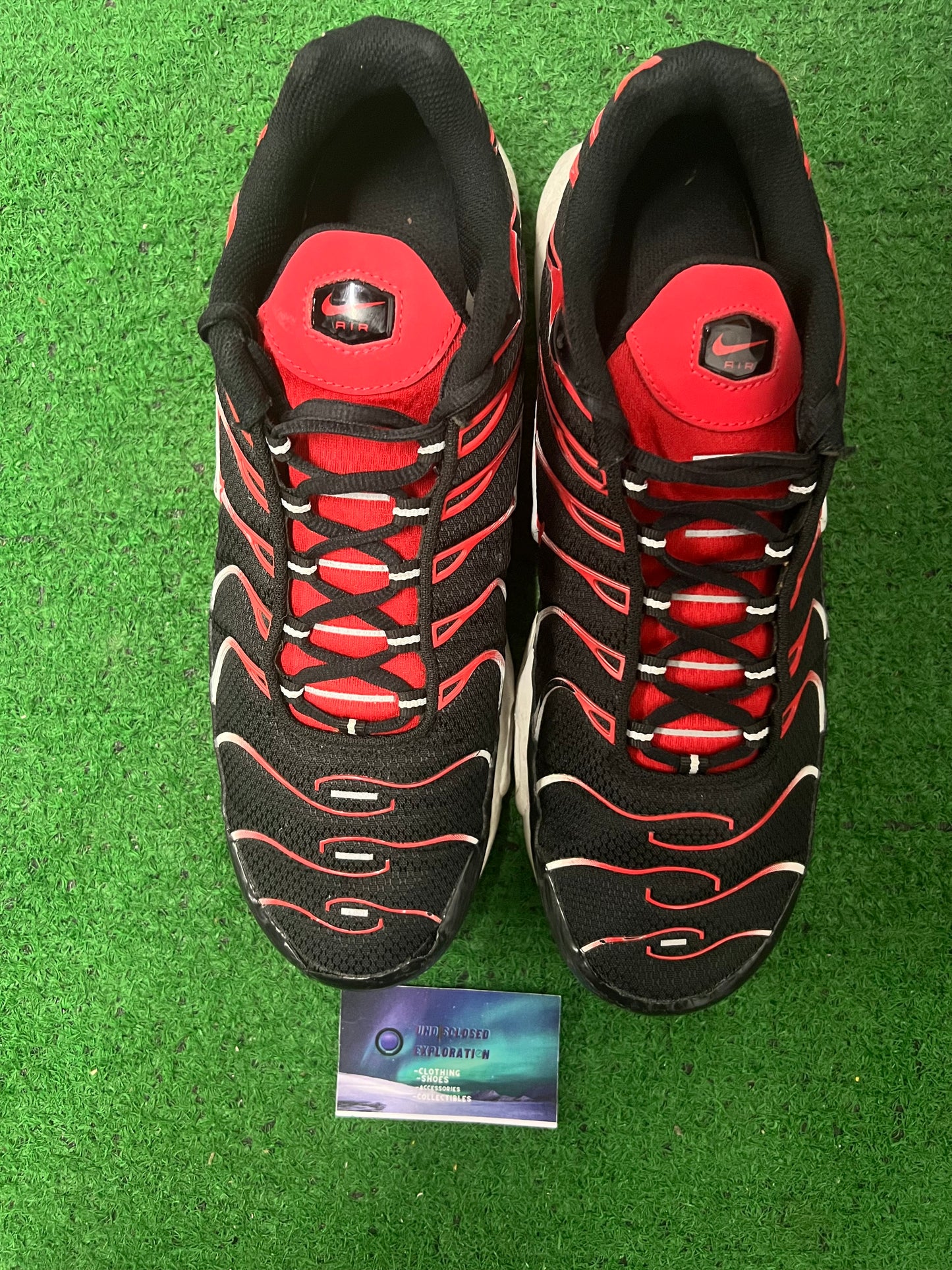 Nike air max plus black white university red size 11men/12.5women