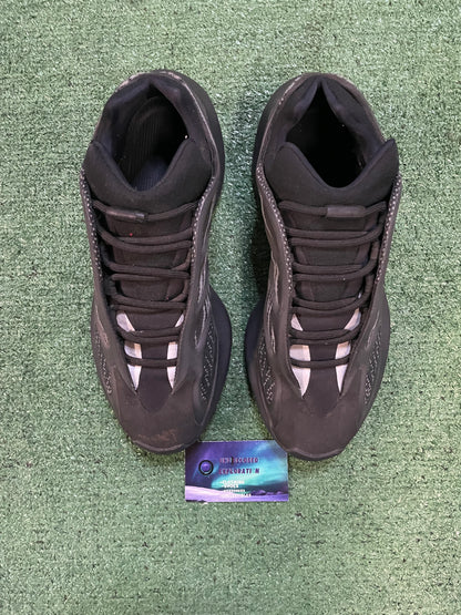 Yeezy 700v3 dark glow size 10.5men/12women