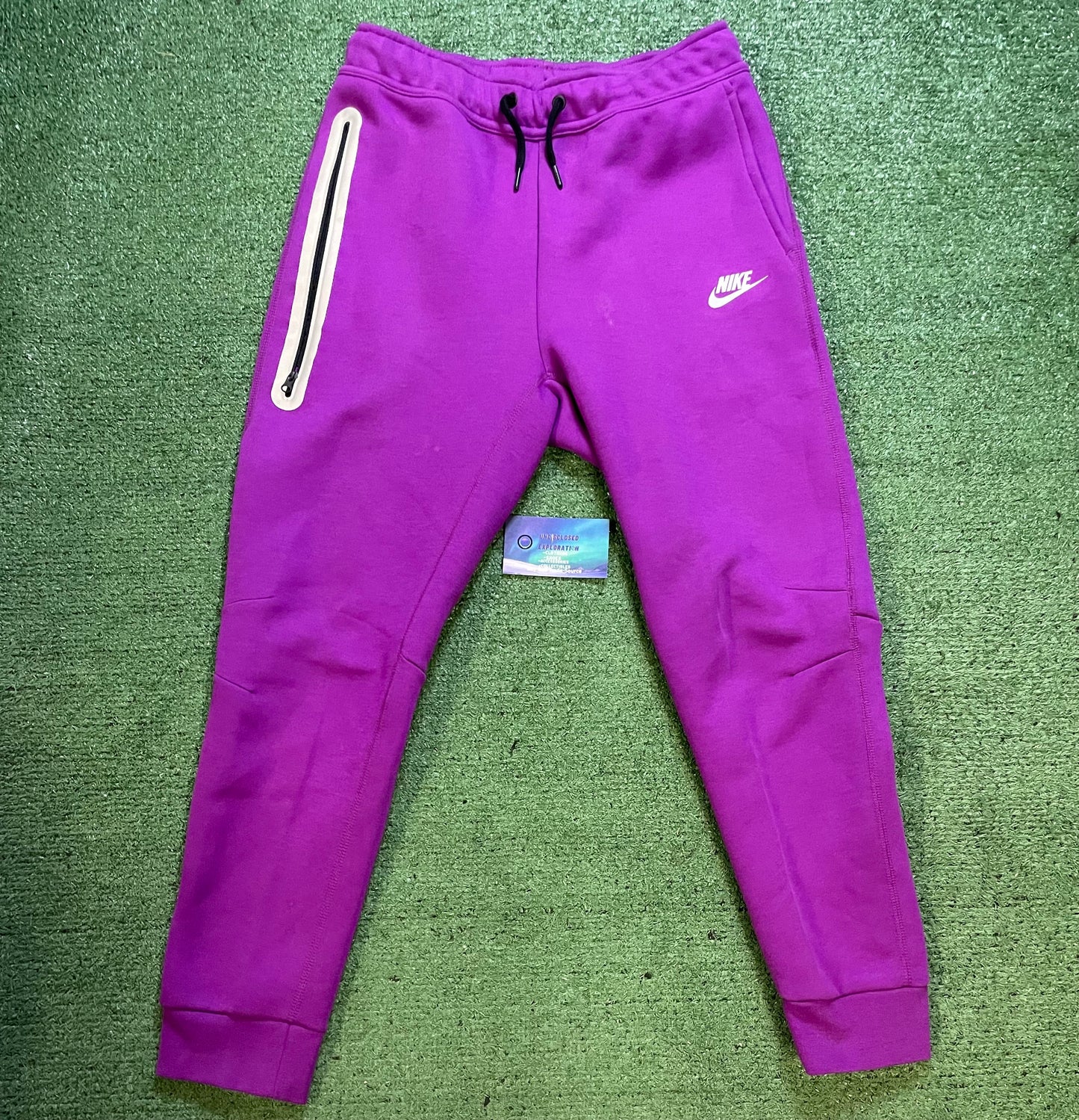 Nike tech fleece bold berry pants