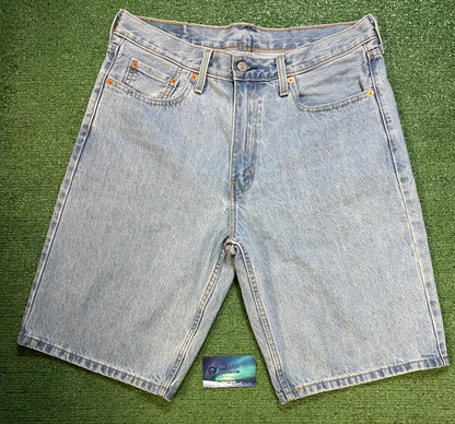 Levi 469 light wash jean shorts