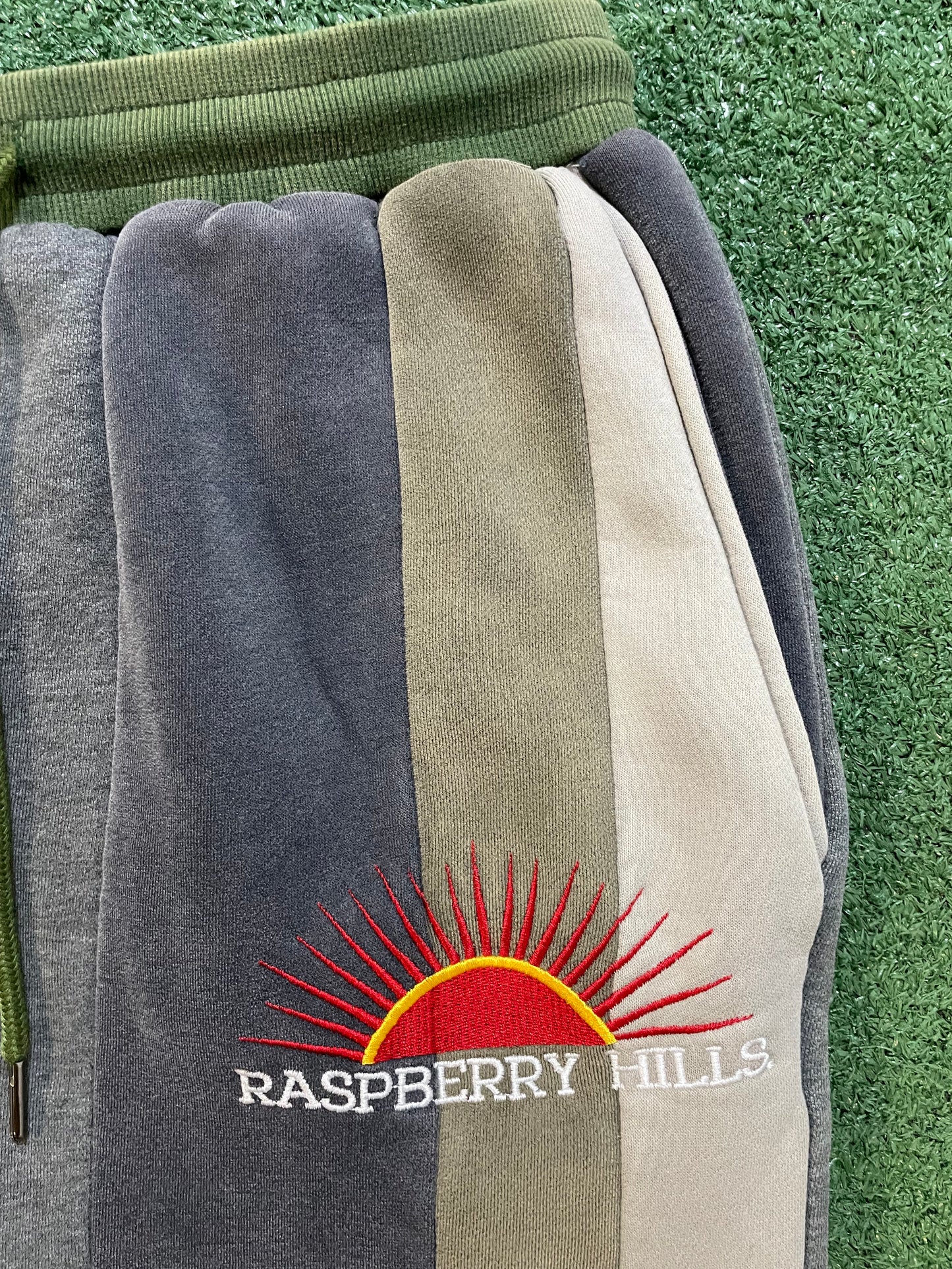 GV Gallery Raspberry Hills Bonsai shorts