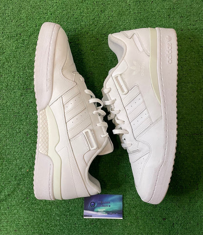 Adidas forum low triple white size 14men/15.5women