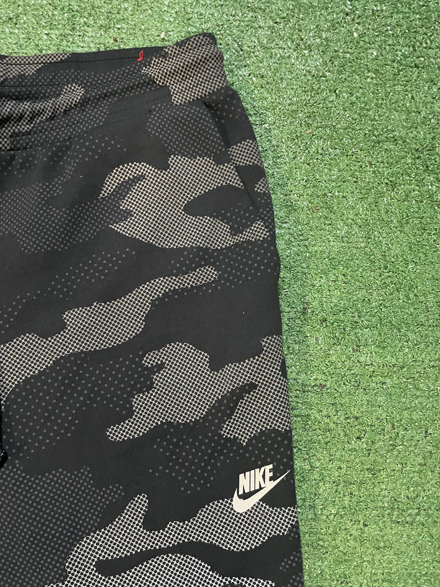 Nike tech fleece hero camo pants