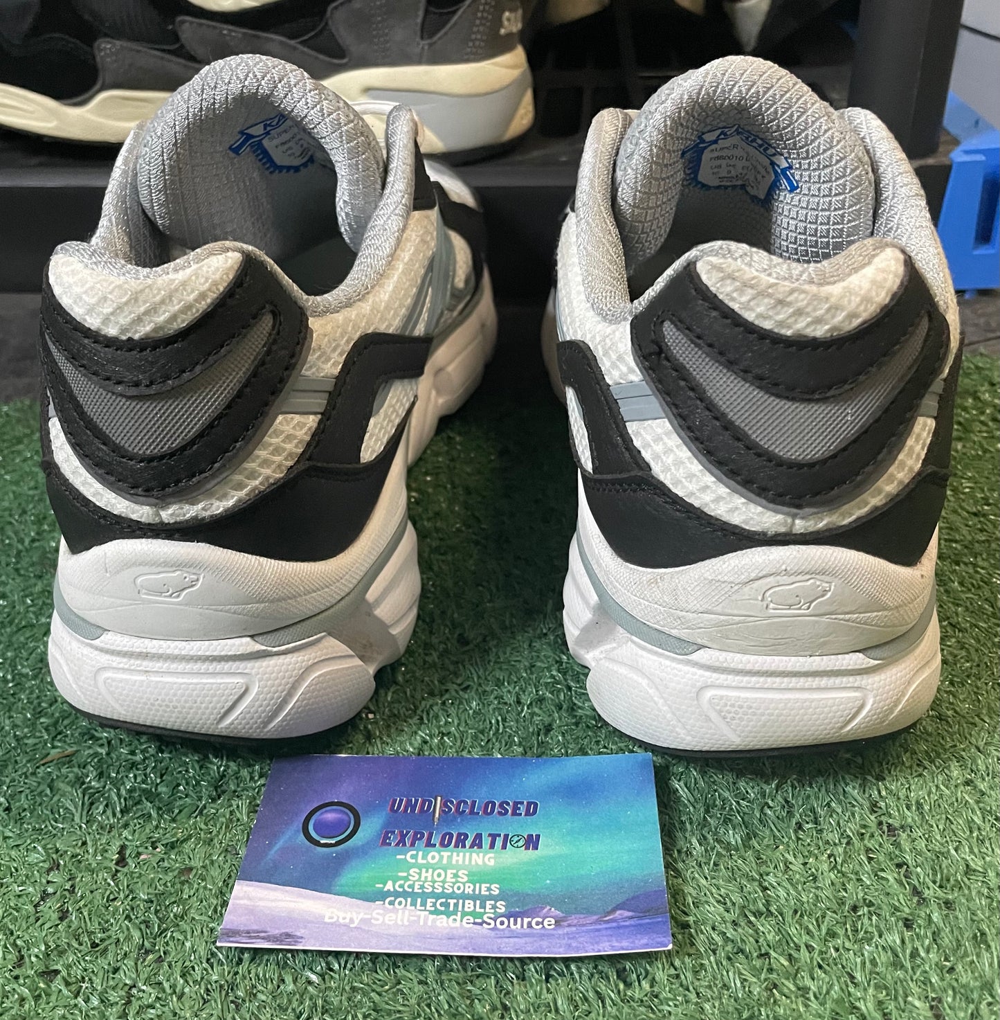 Karhu super fulcrum white/sterling blue size 10men/11.5women