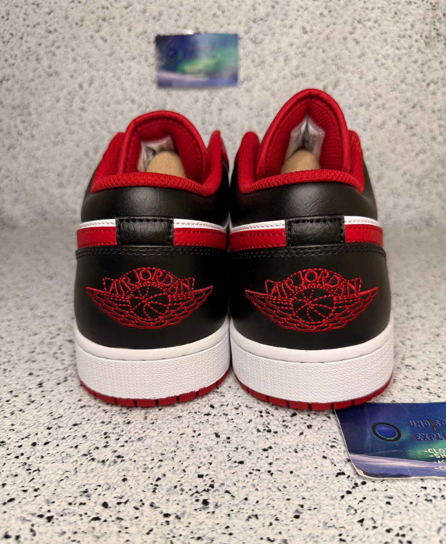 Jordan 1 Low Bulls