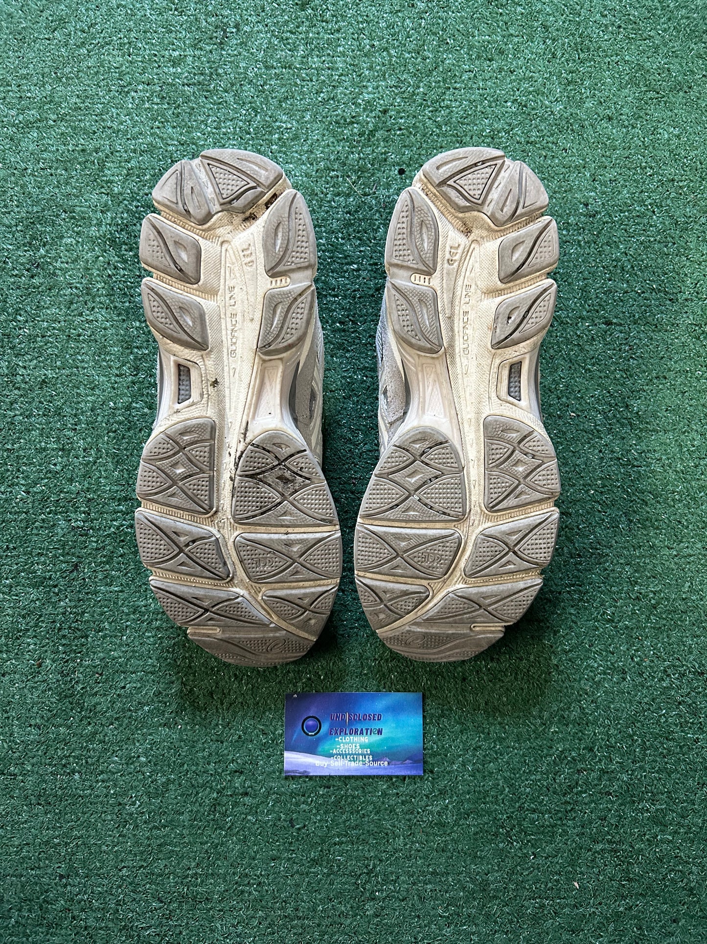 ASICS gel nyc oyster grey size 9.5men/11women