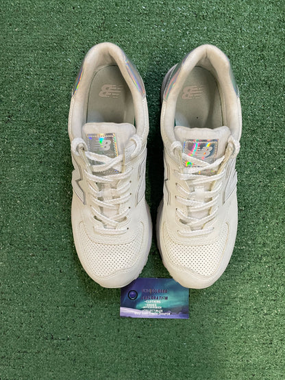 New Balance 574  white size 7.5men/9women