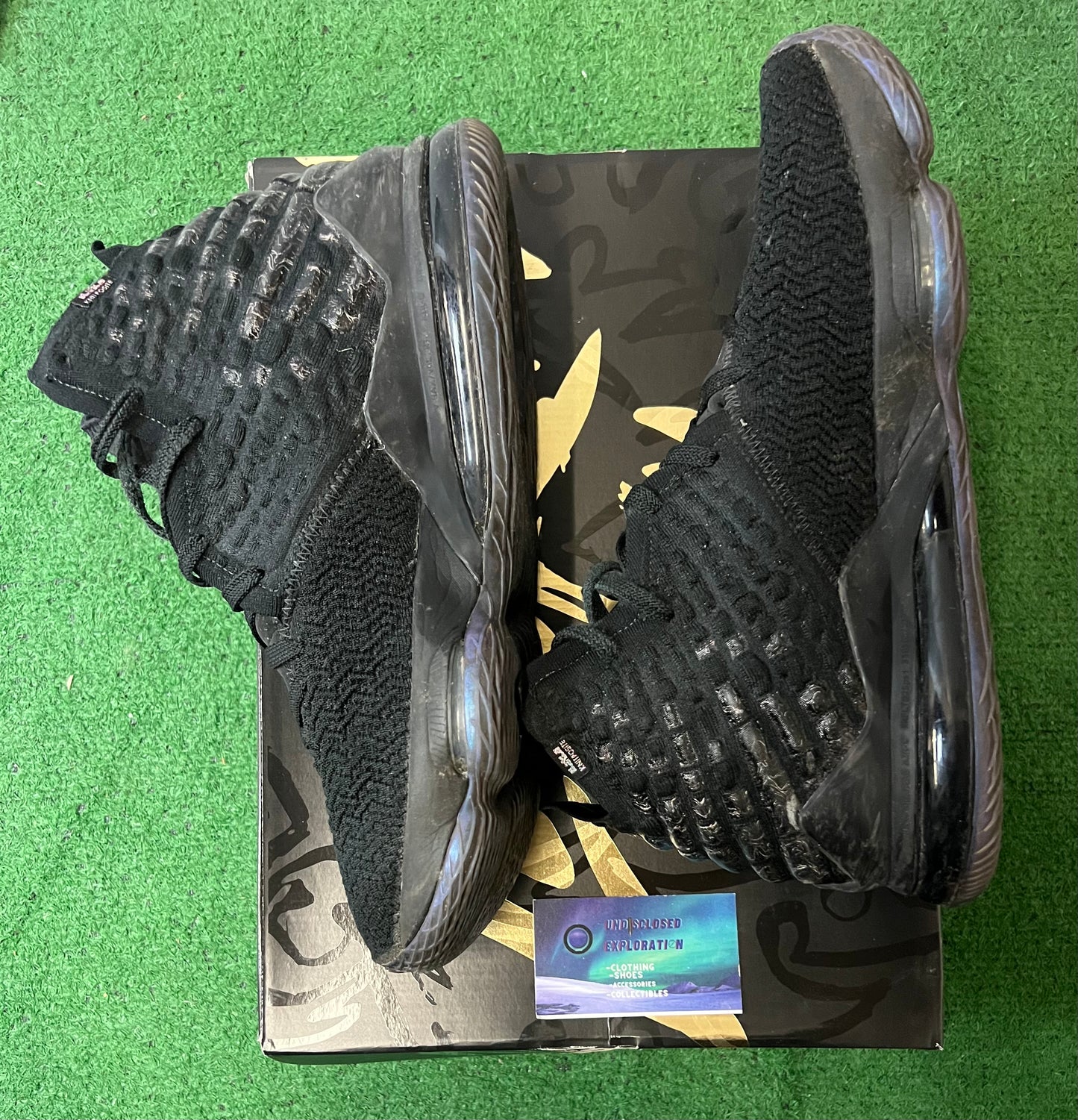 Nike Lebron 17 currency size 12men/13.5women
