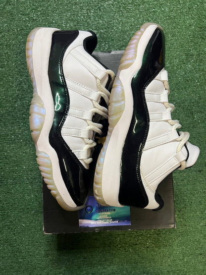Jordan 11 low emerald size 8men/9.5women
