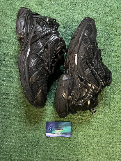 Balenciaga runner triple black size 11men/12.5women(EU 44)