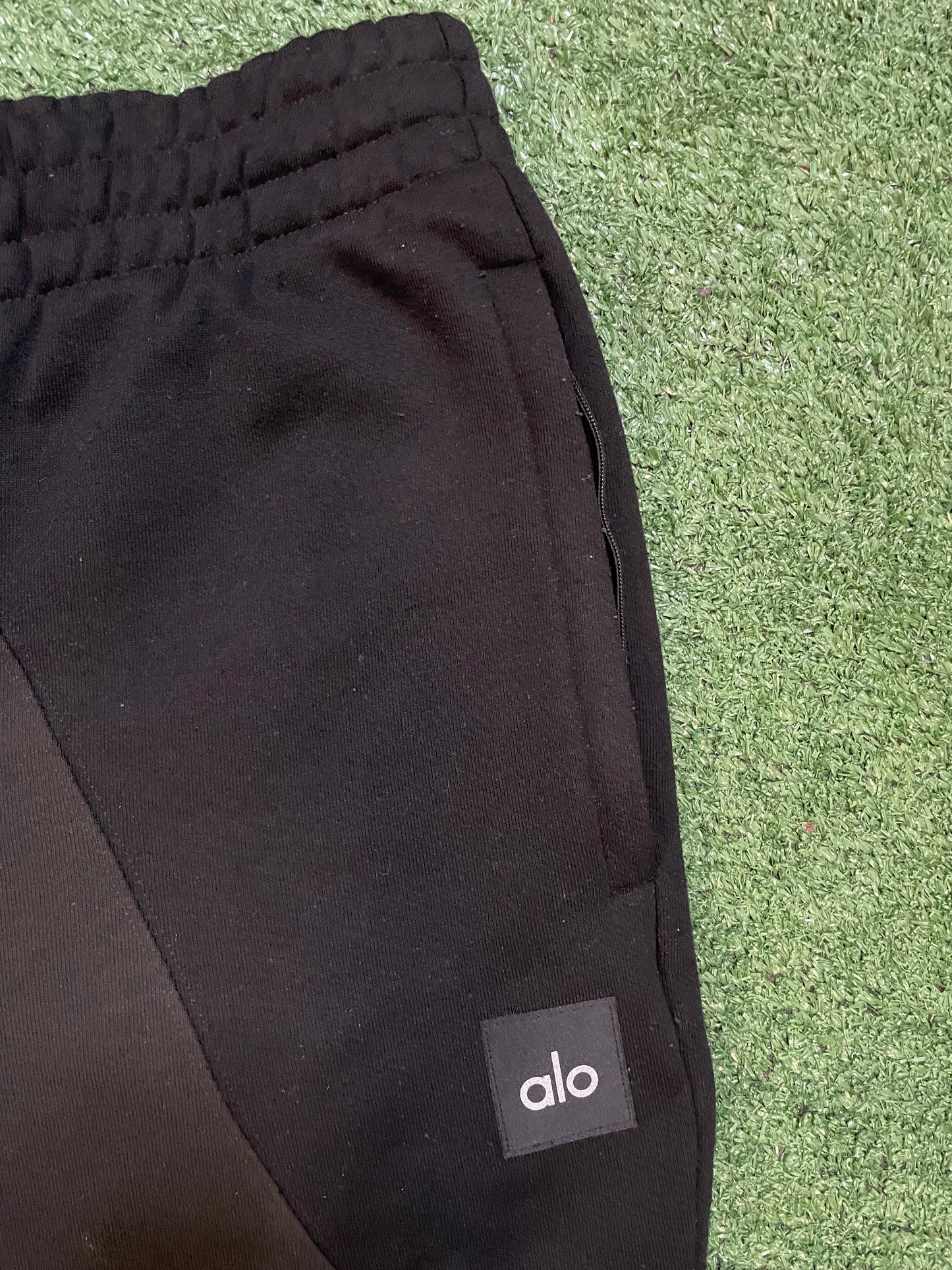 Alo make waves black and grey sweatpants