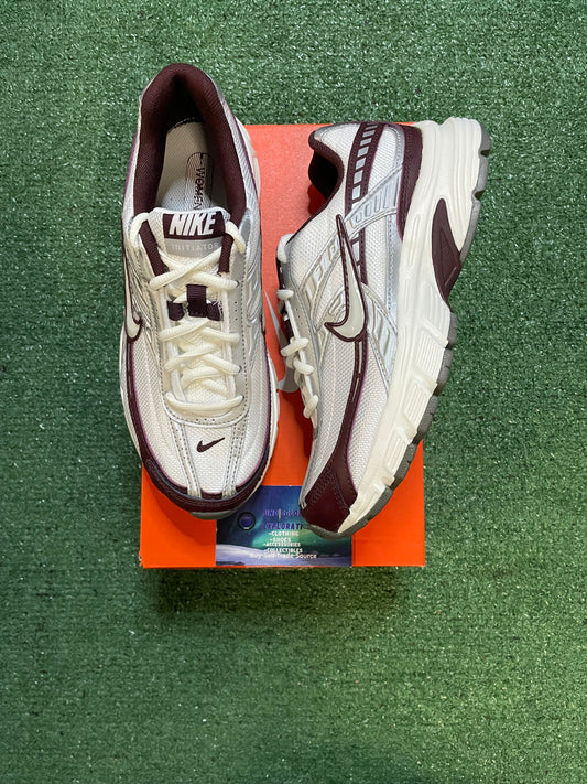 Nike Initiator burgundy crush