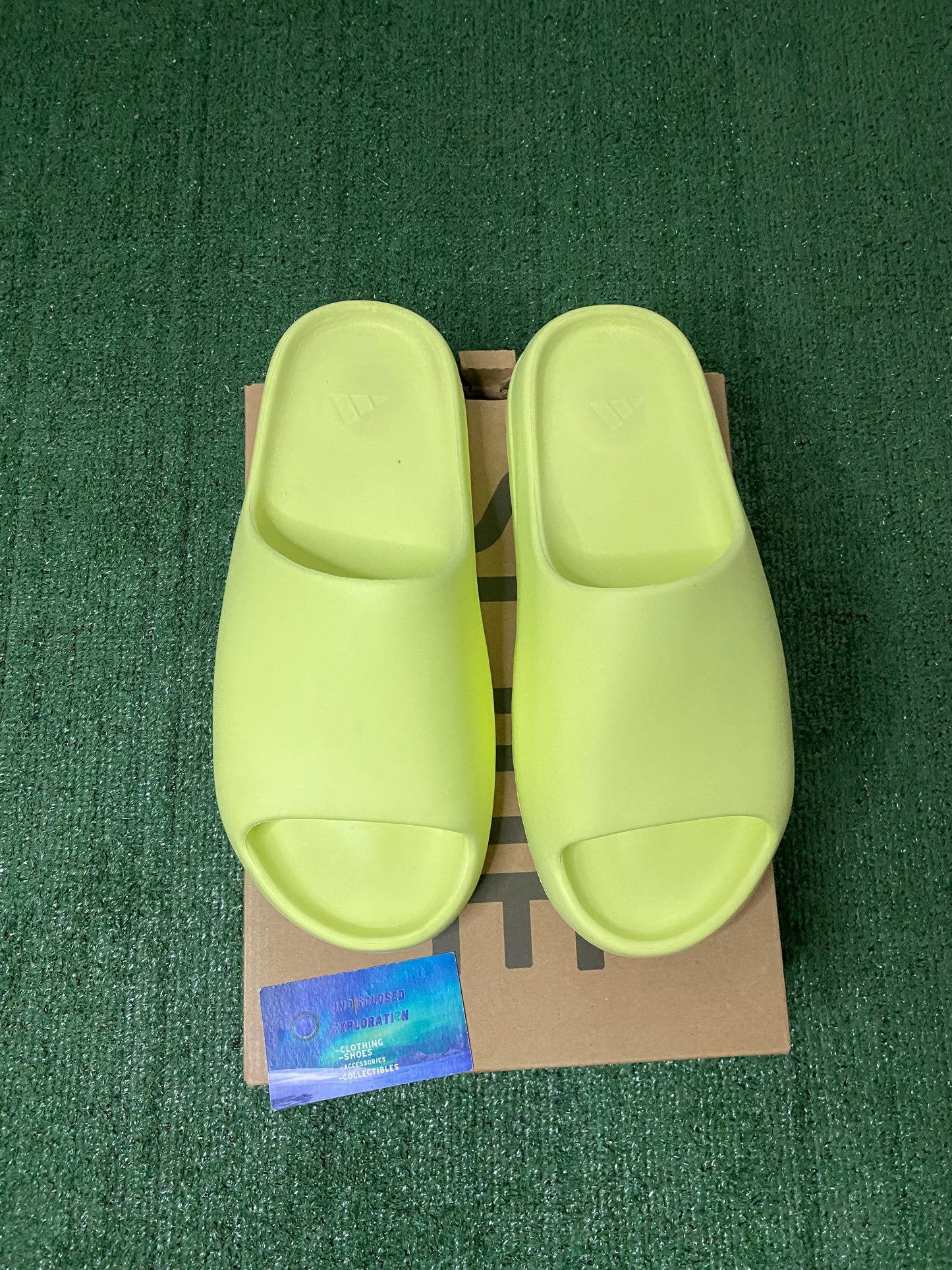 Yeezy slide “Glow” size 12men/13.5women