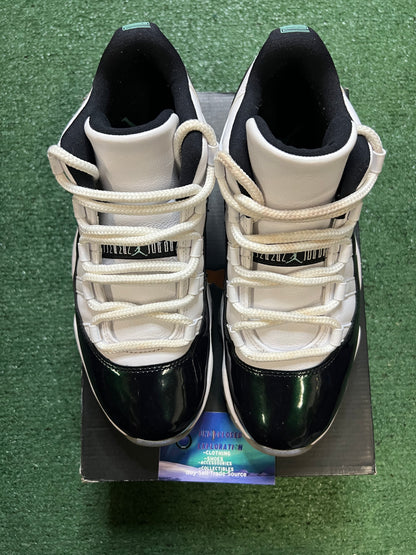 Jordan 11 low emerald size 8men/9.5women