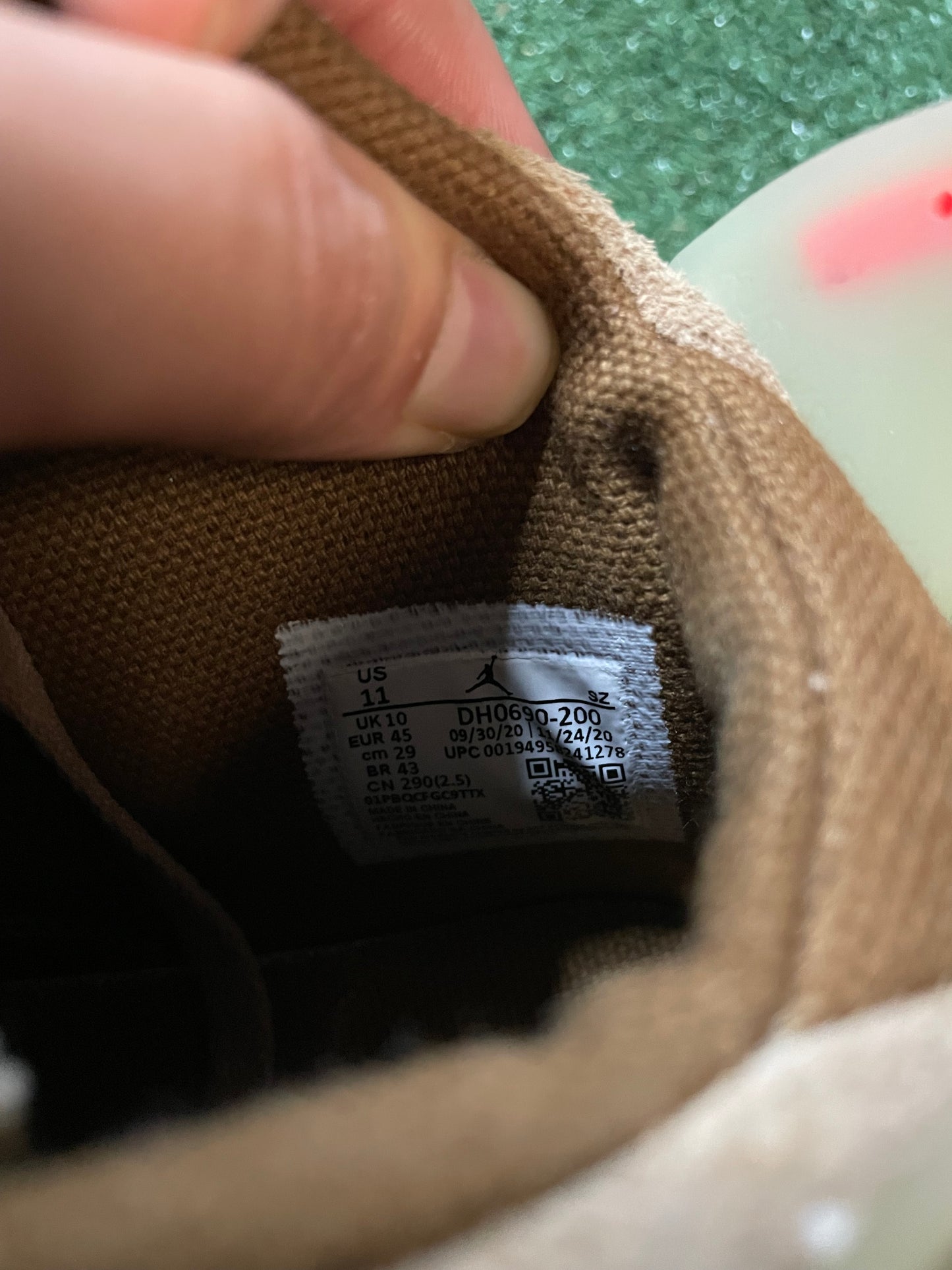 Jordan 6 Travis Scott British khaki size 11men/12.5women