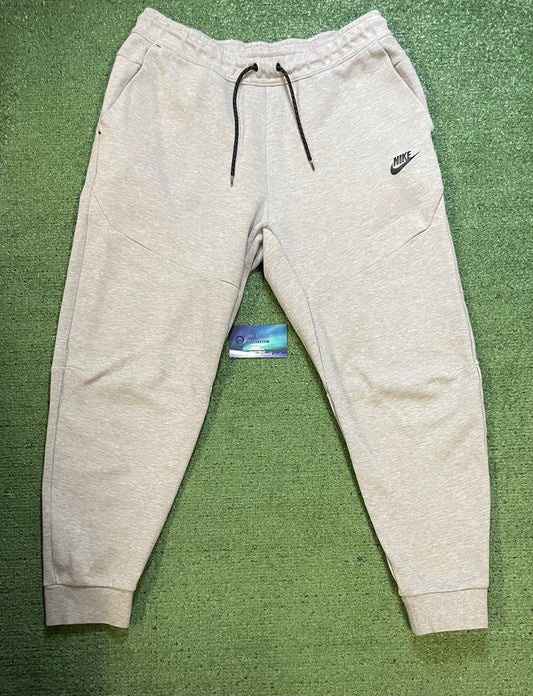 Nike Tech Fleece grey sweatpants