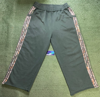 GV Gallery Lil Leon Green Camo Raspberry Hills sweatpants
