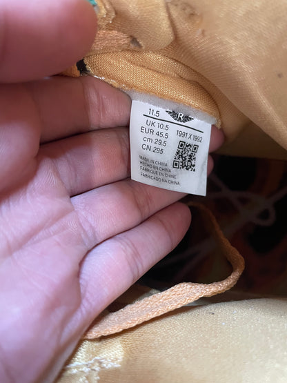 Kool kiy reves peach and cream size 11.5men/13women