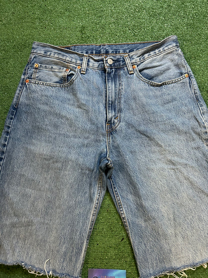 Levi 565 light wash Jean shorts