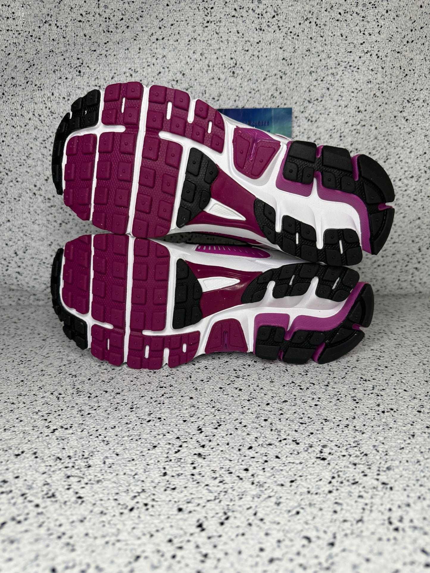 Nike Vomero Hot Fuchsia 5 Youth/6.5 Women “Preowned”
