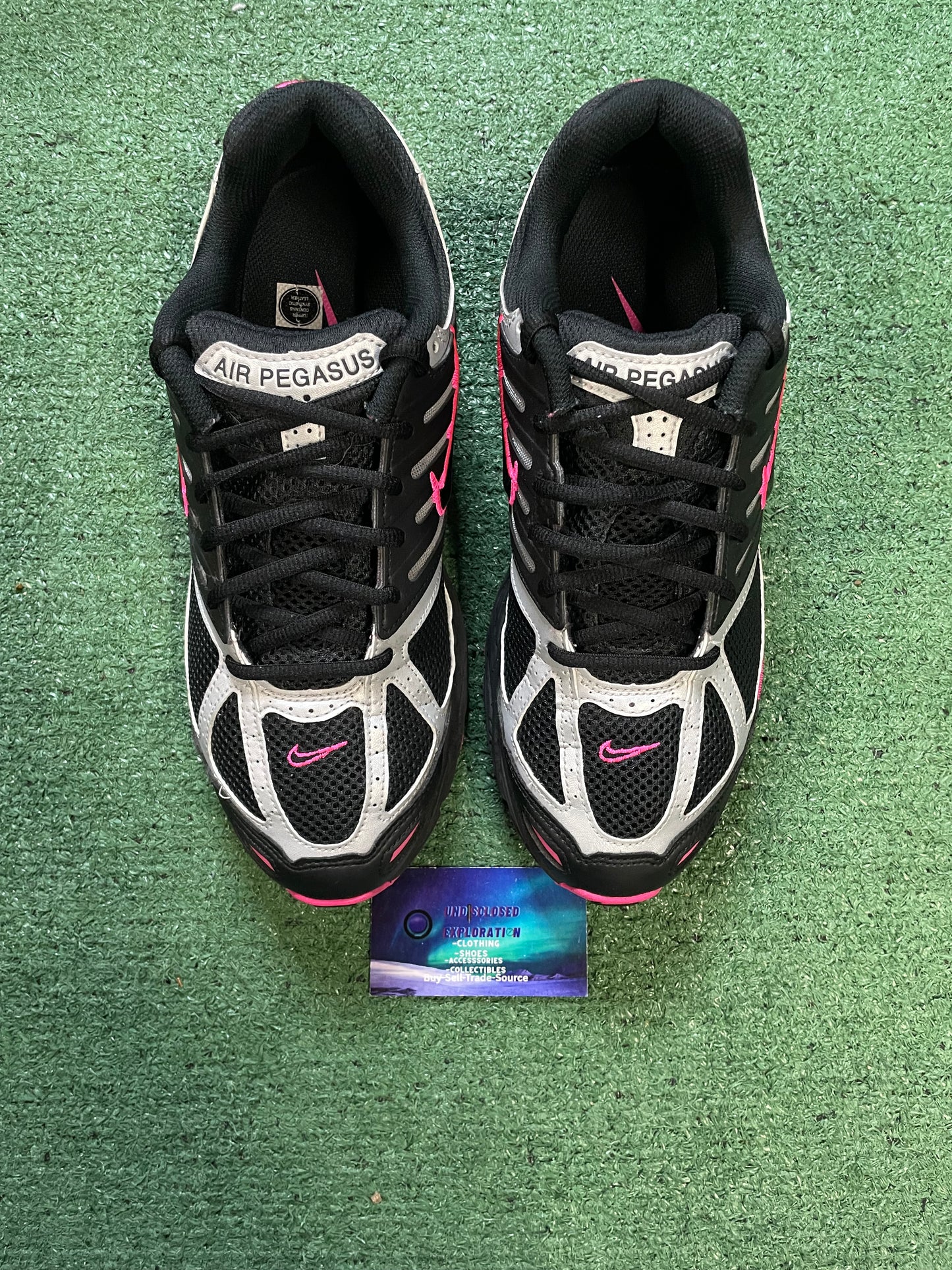 Nike air Pegasus black pink blast size 10men/11.5women