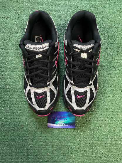 Nike air Pegasus black pink blast size 10men/11.5women