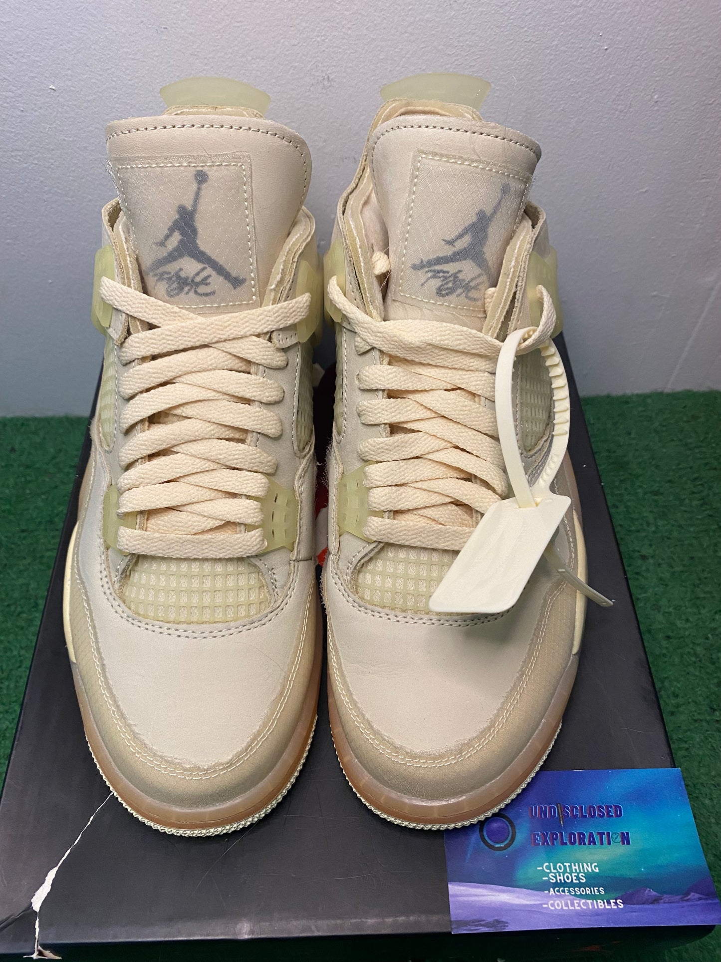 Jordan 4 off white sail size 8.5men/10women
