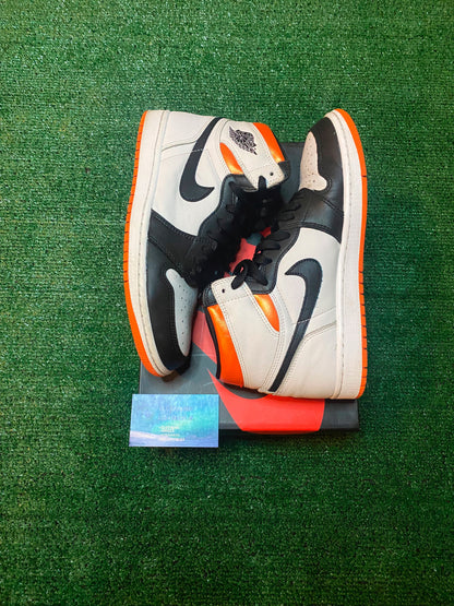 Jordan 1 high electro orange size 8men/9.5women