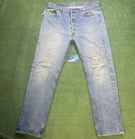 Levi light wash faded blue jeans