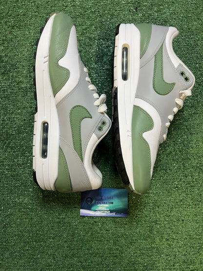Nike air max 1 spiral sage size 10men/11.5women