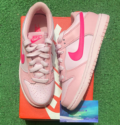 Nike dunk low triple pink