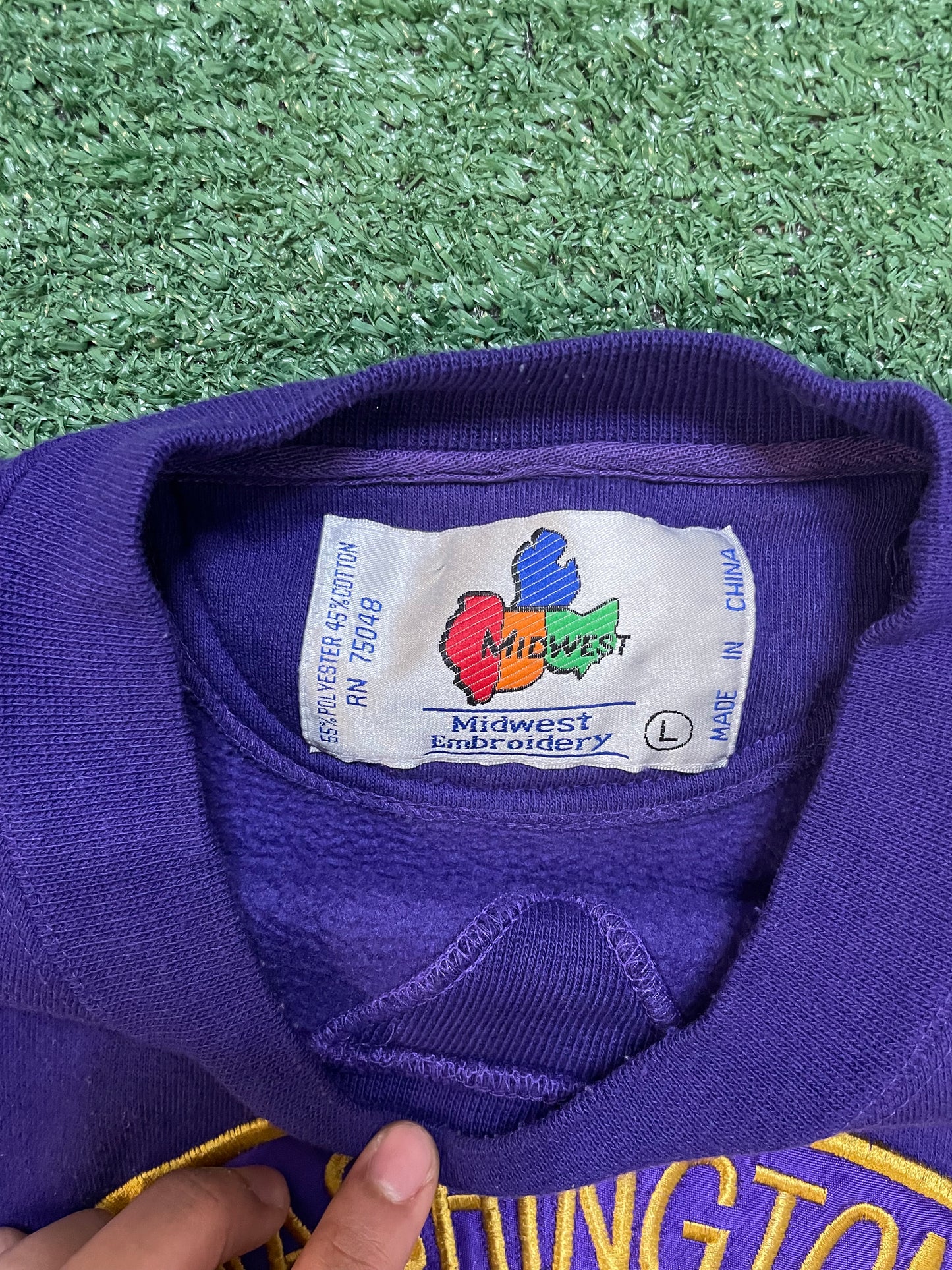 Vintage 1990s Washington Huskies UW University of Washington  embroidered crewneck