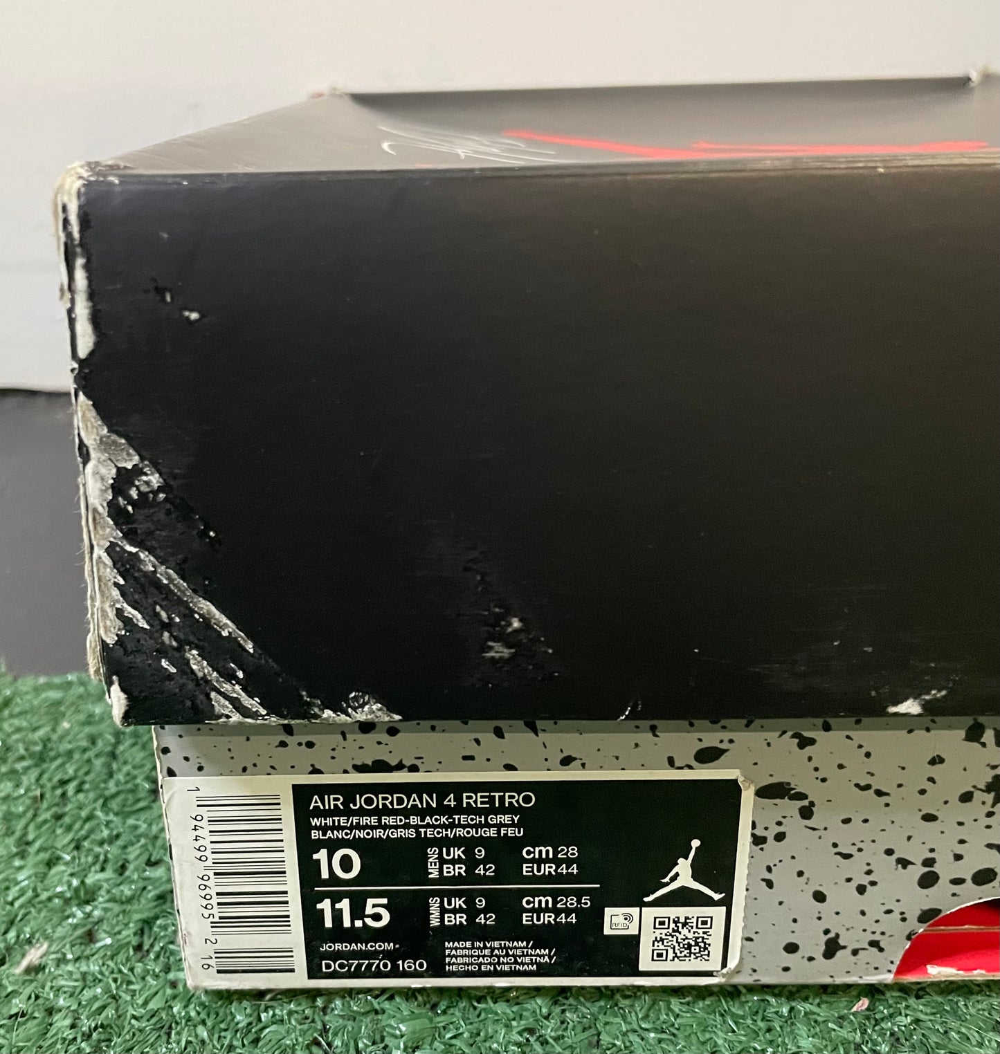 Jordan 4 fire red 2020 size 10men/11.5women