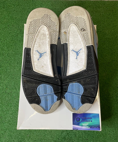 Jordan 4 Unc  University blue size 13men/14.5women