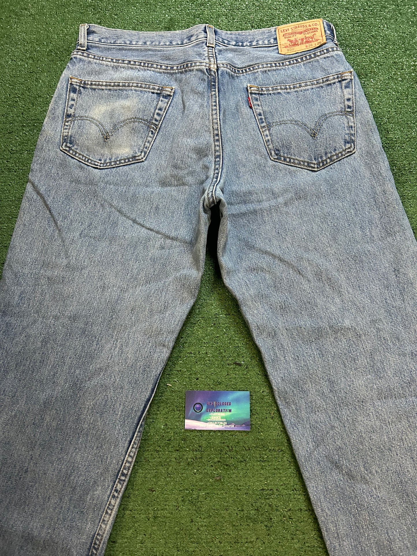 Levi 550 light wash jeans