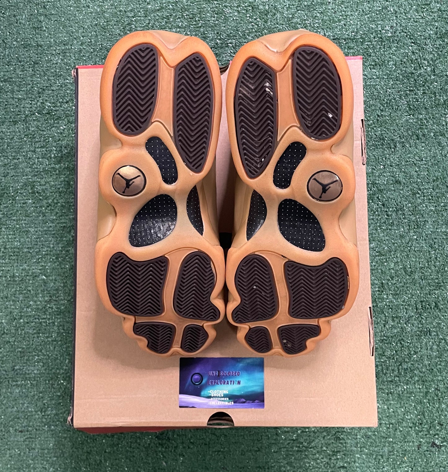 Jordan 13 Wheat size 11.5men/13women