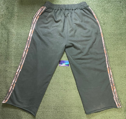 GV Gallery Lil Leon Green Camo Raspberry Hills sweatpants