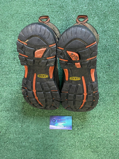 KEEN coburg 8 Utility boots size 11men/12.5women