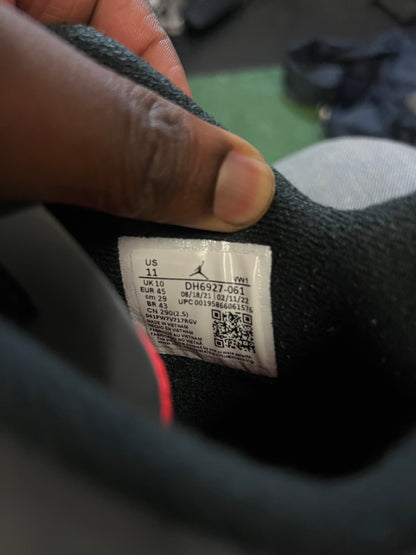 Jordan 4 Infared size 11men/12.5women