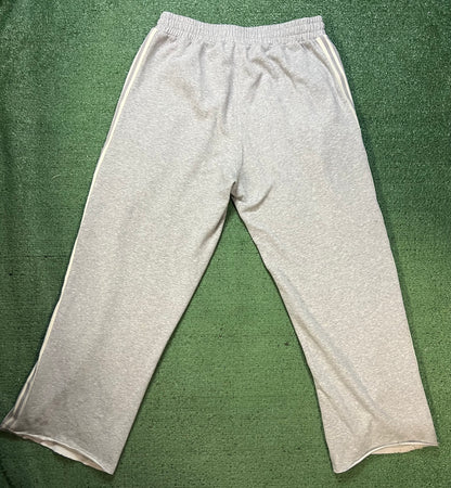 Gv Gallery Lil Leon raspberry hills sweatpants