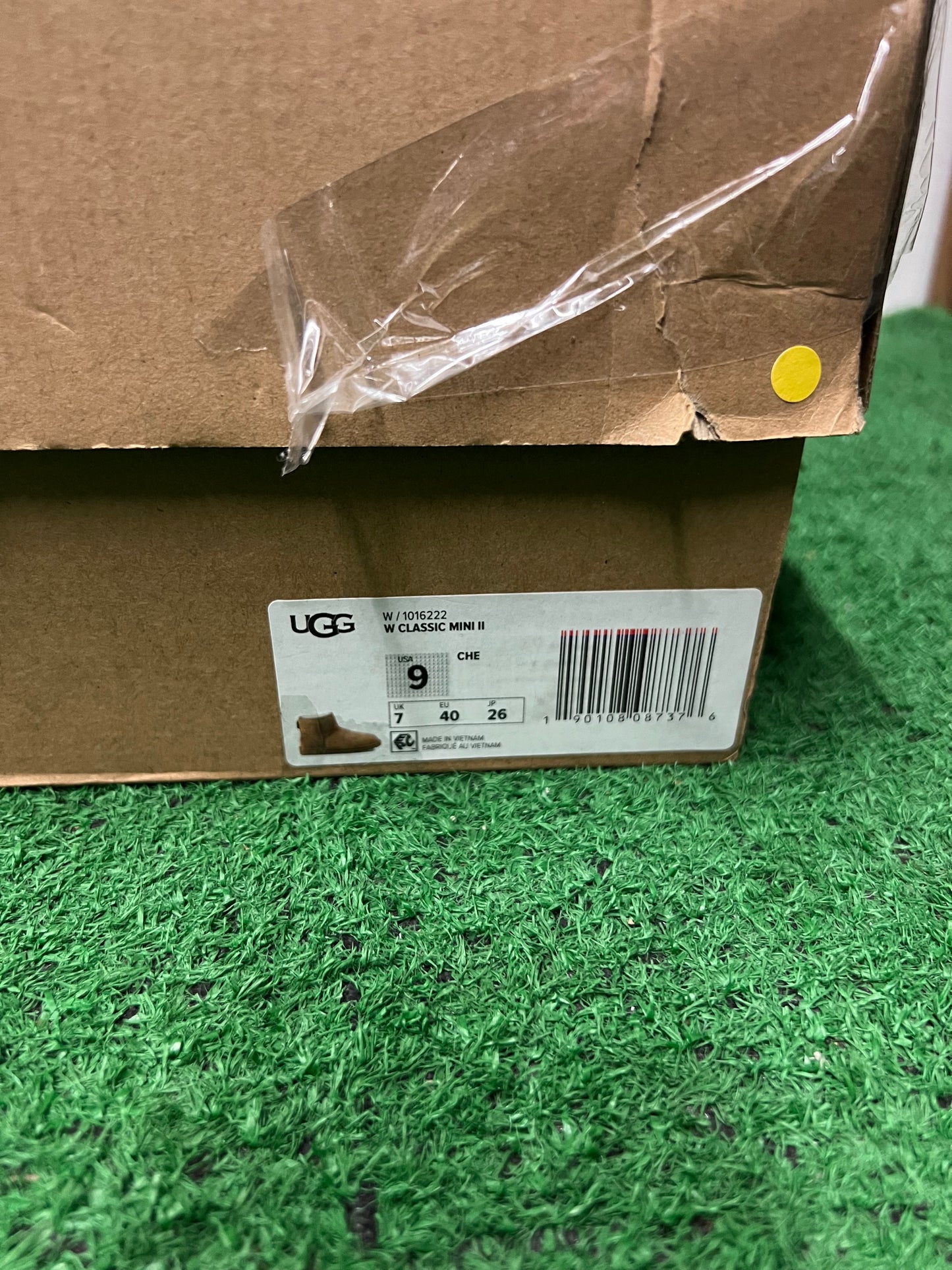 UGG Classic mini II size 7.5men/9women