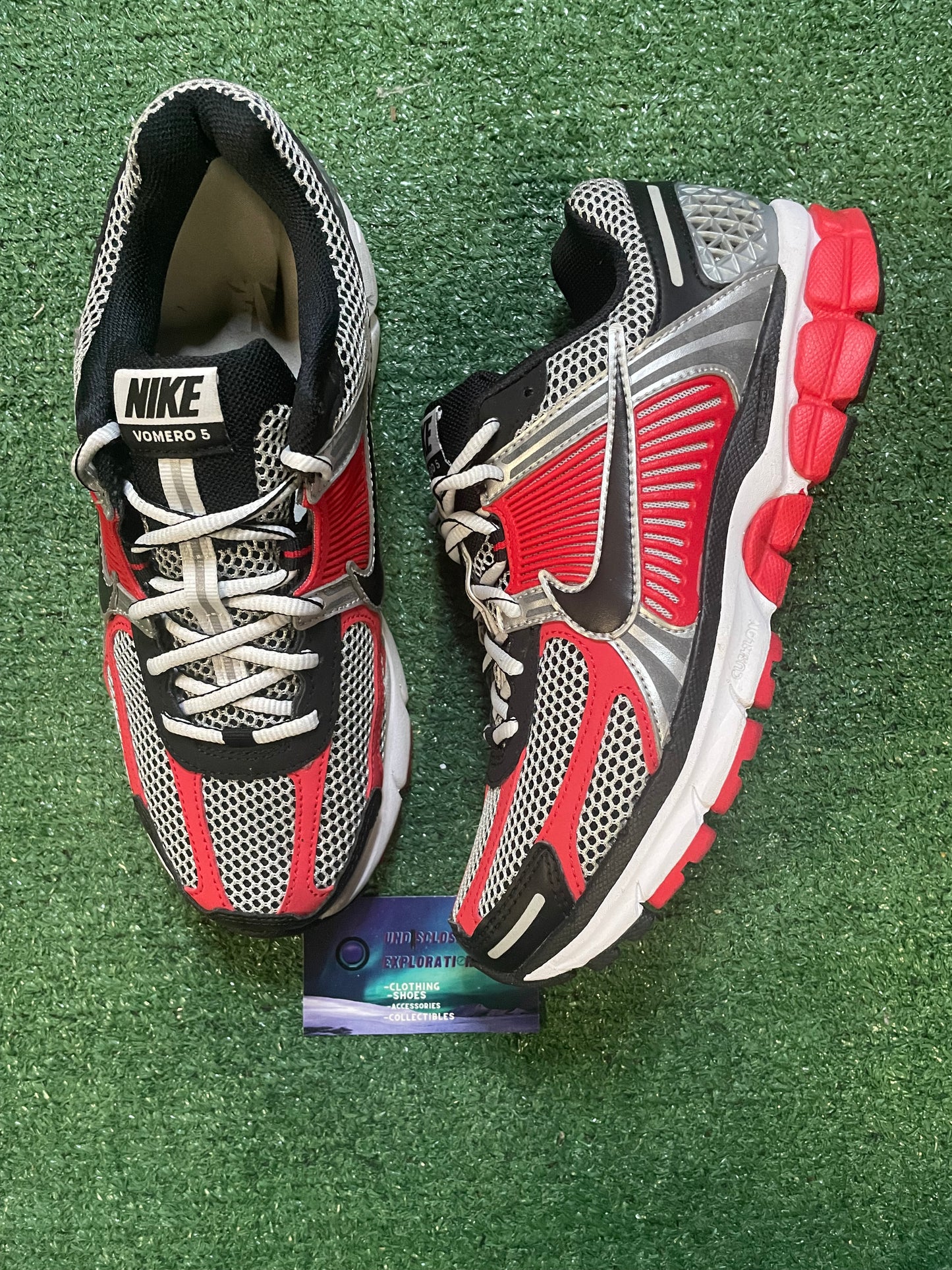 Nike Vomero 5 metallic silver university red size 7.5men/9women