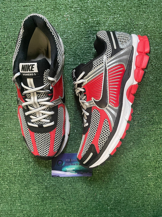 Nike Vomero 5 metallic silver university red size 7.5men/9women