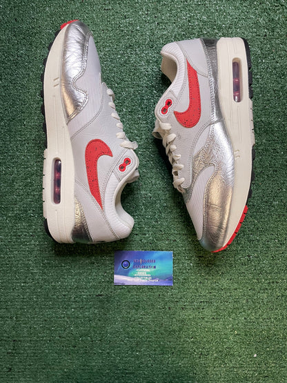 Nike Air Max 1 premium hot sauce size 10men/11.5women